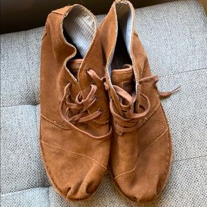 Toms brown suede boots